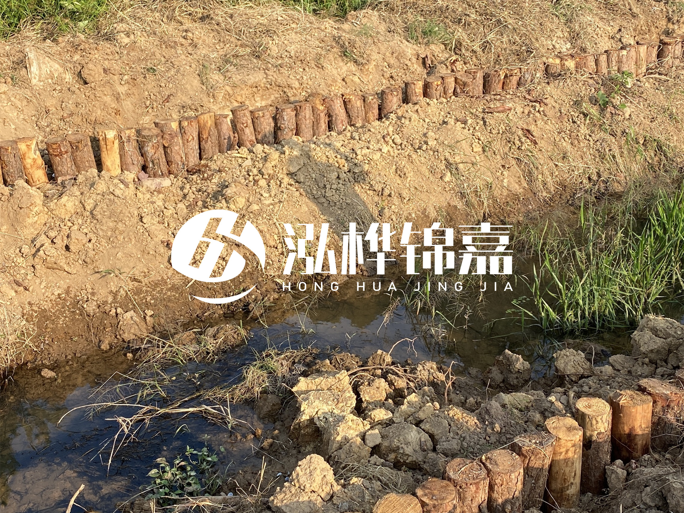 防汛木樁價格中的施工費(fèi)如何計算？水下打樁和陸地打樁費(fèi)用差異？