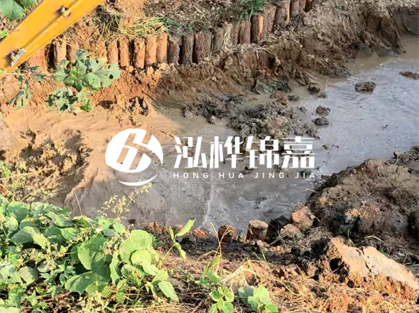 湖南防汛木樁批發(fā)廠家泓樺錦嘉 - 防洪木樁的作用是什么？?