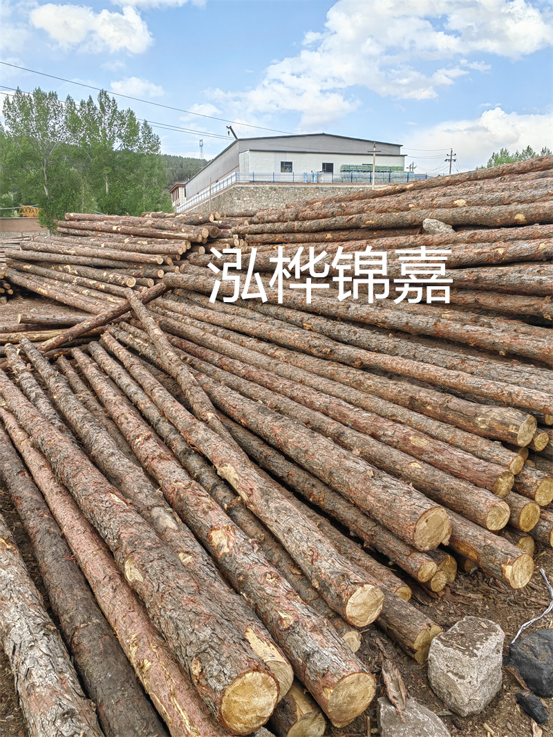 松木樁防腐施工圖片-保護(hù)環(huán)境，延長(zhǎng)使用壽命